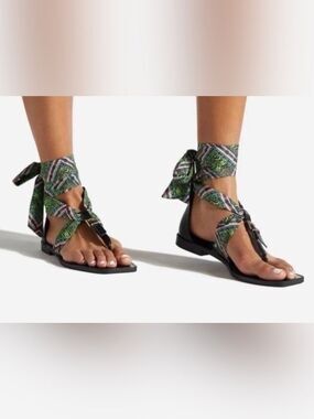 Shoe Dazzle Flat Thong Sandals(Size 14)